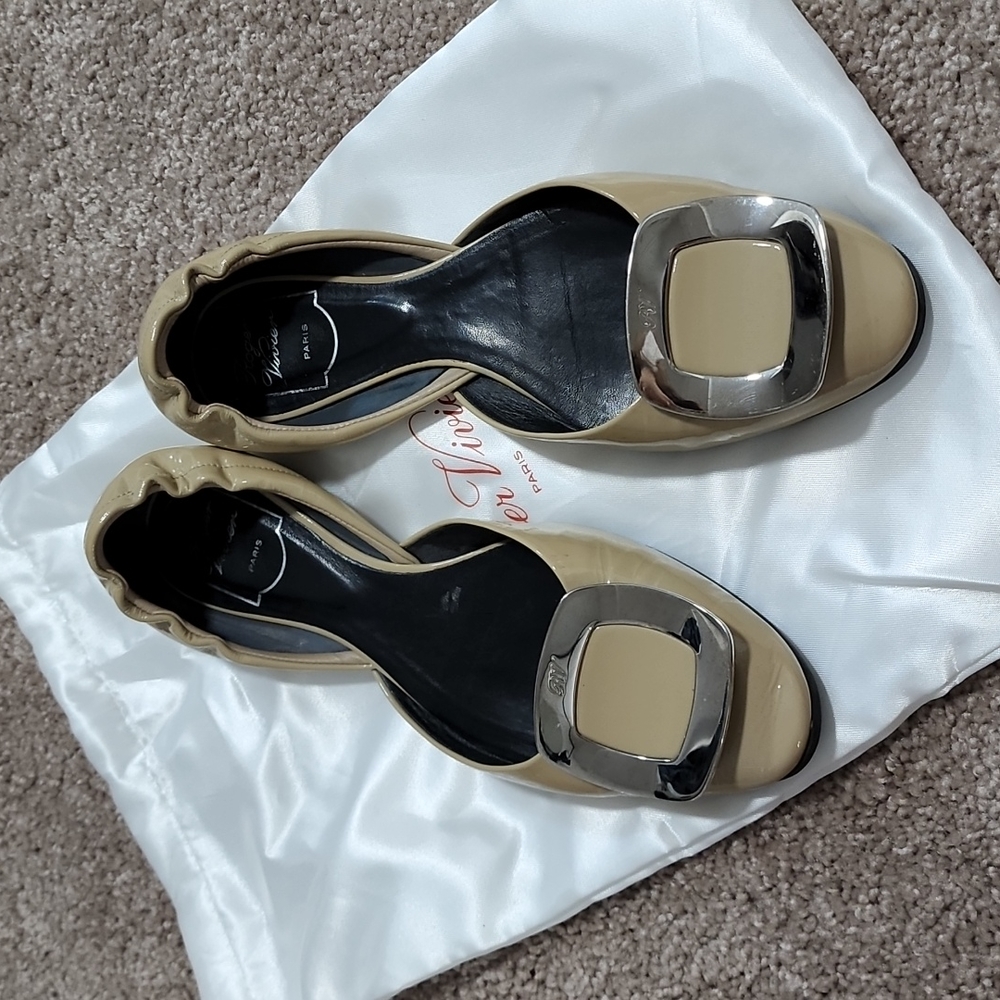 Roger Viver flats taupe with dust bag